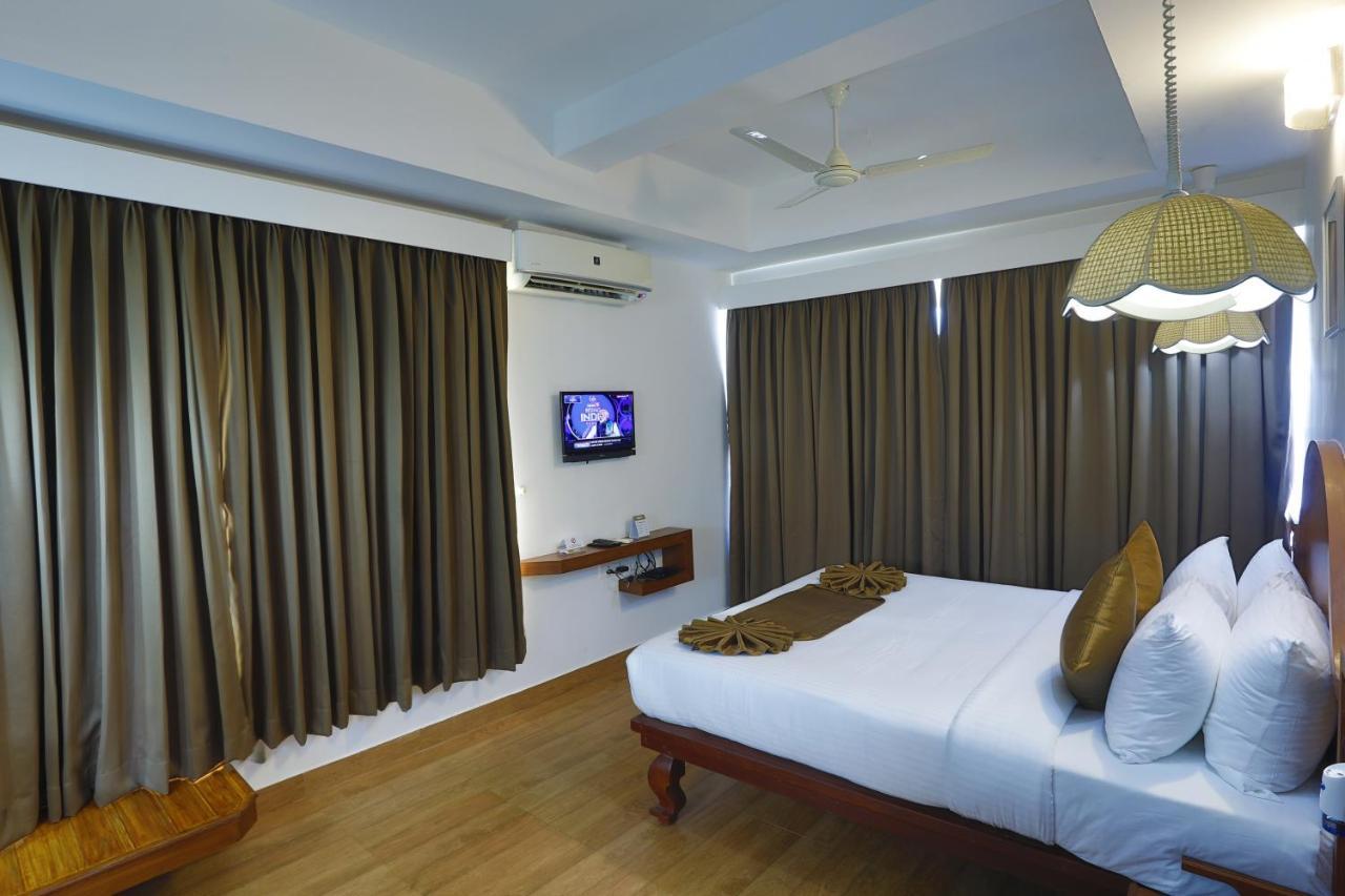 Hotel Panchavady サーウーバラ エクステリア 写真