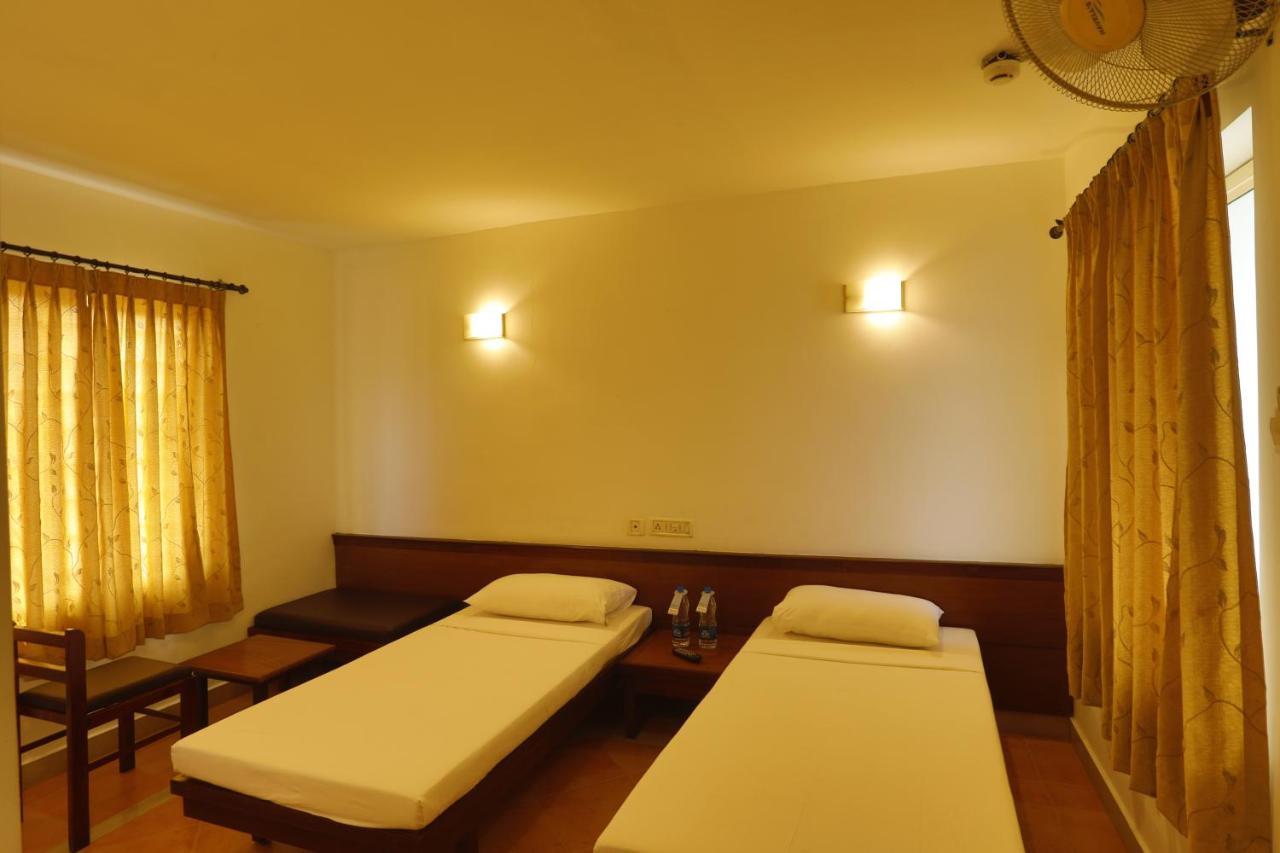 Hotel Panchavady サーウーバラ エクステリア 写真